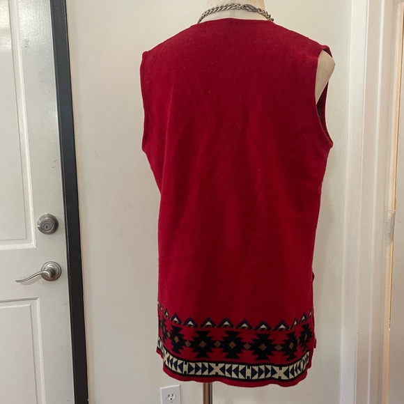 A.K.F Knitted Geometric Print Red and Black Vest - Picture 4 of 7